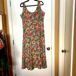 Sleeveless, scoopneck, maxi dress